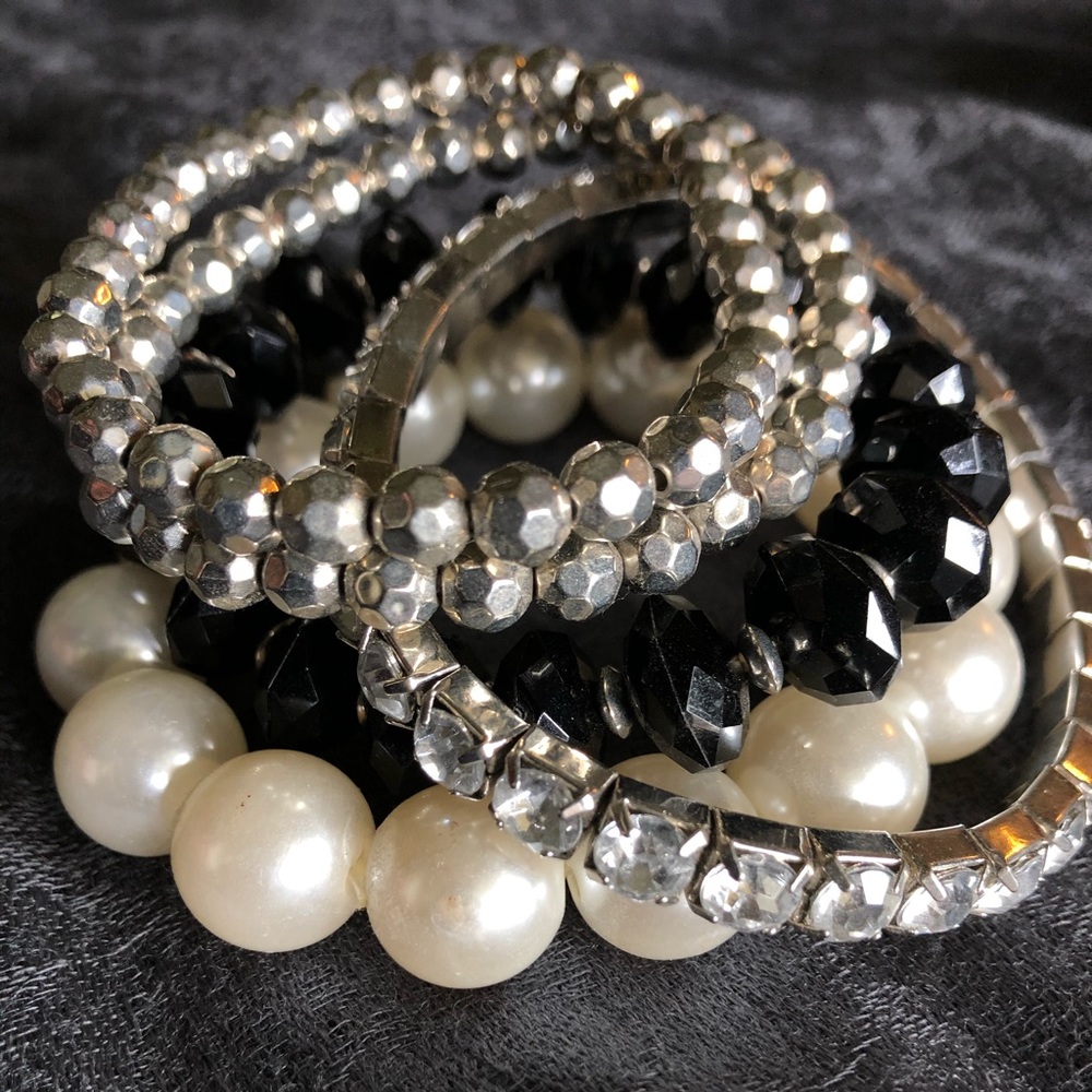 3/$10 Black & White Bracelet Bundle